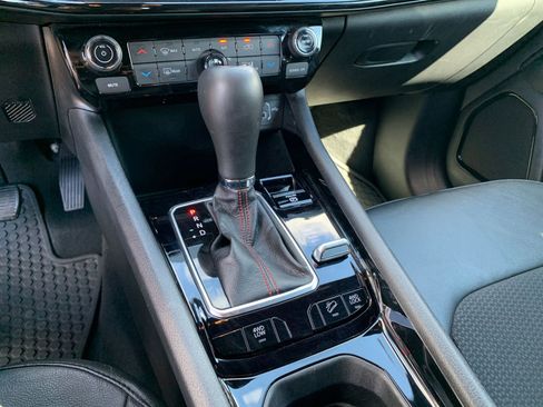 Used 2025 Jeep Compass Trailhawk image 40