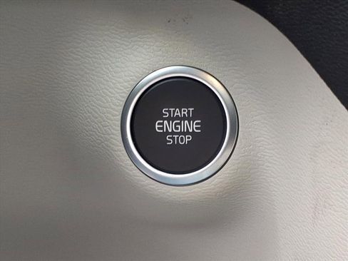 New 2026 Volvo XC40 B4 Plus w/ Climate Package image 19