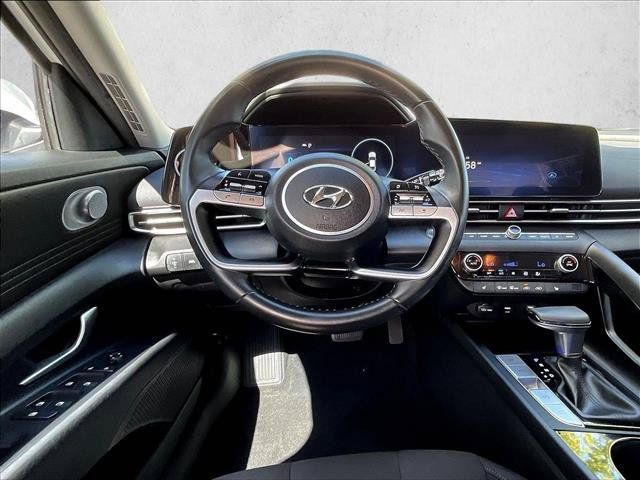 Used 2023 Hyundai Elantra SEL w/ Convenience Package FWD image 7