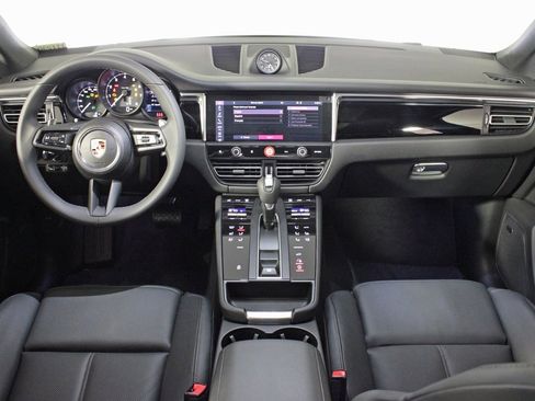 Used 2025 Porsche Macan image 19