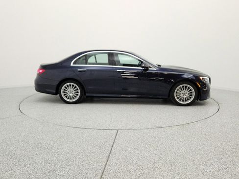 Used 2022 Mercedes-Benz E 350 Sedan image 4