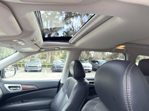 Used 2020 Nissan Pathfinder Platinum w/ Cargo Package image 23