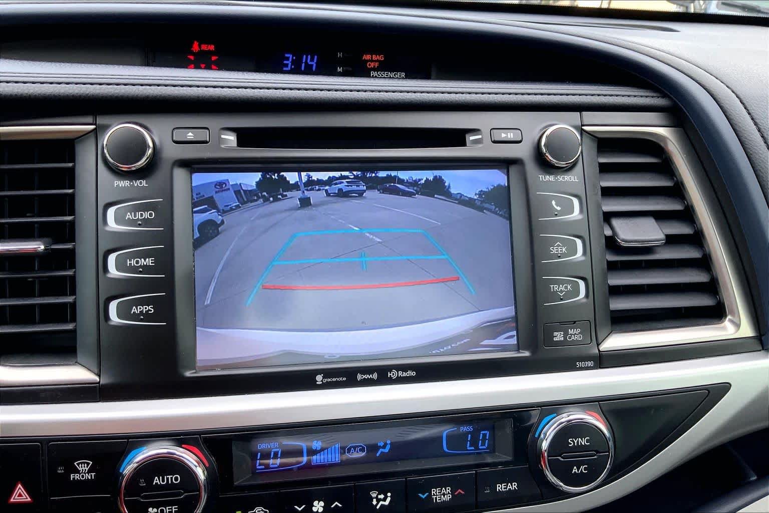 Used 2019 Toyota Highlander XLE AWD/4WD image 29