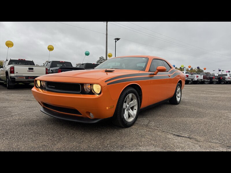 Used 2012 Dodge Challenger SXT RWD image 1