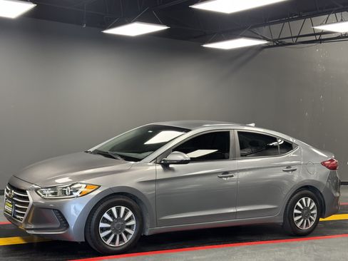 Used 2017 Hyundai Elantra SE FWD image 1