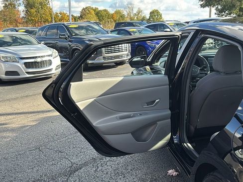 Used 2022 Hyundai Elantra Blue image 28
