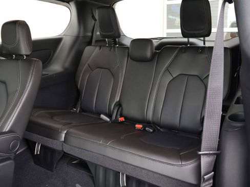 New 2026 Chrysler Pacifica Select w/ S Appearance Package FWD image 11