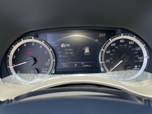 Used 2024 Toyota Highlander XLE AWD/4WD image 16