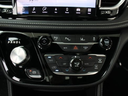 Used 2023 Chrysler Pacifica Limited w/ S Appearance Package FWD image 37