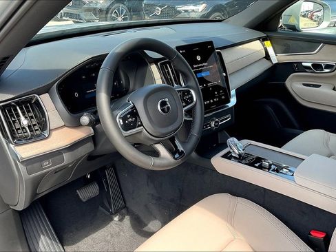 New 2026 Volvo XC90 B6 Plus w/ Protection Package Premier image 20