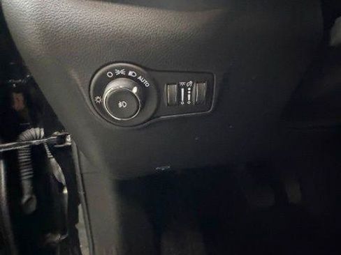 Certified 2025 Jeep Compass Latitude AWD/4WD image 23