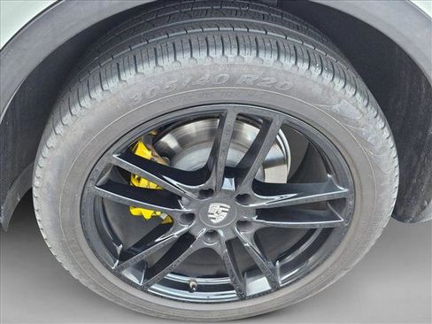 Used 2019 Porsche Cayenne image 5