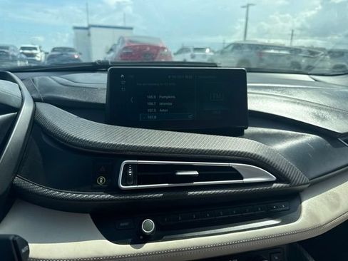 Used 2019 BMW i8 Coupe AWD/4WD image 7