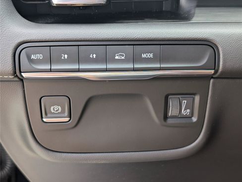 Used 2023 Cadillac Escalade Luxury AWD/4WD image 25