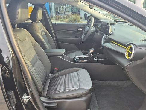 Used 2024 Chevrolet Trax LT image 23