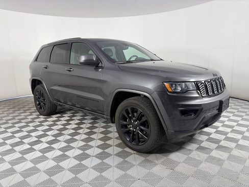Used 2018 Jeep Grand Cherokee Altitude AWD/4WD image 1