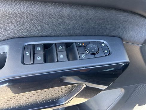 Used 2025 Nissan Pathfinder SV AWD/4WD image 30