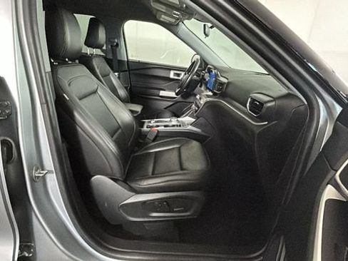 Used 2022 Ford Explorer XLT AWD/4WD image 31