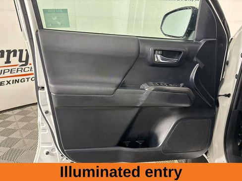 Used 2019 Toyota Tacoma TRD Off-Road image 9