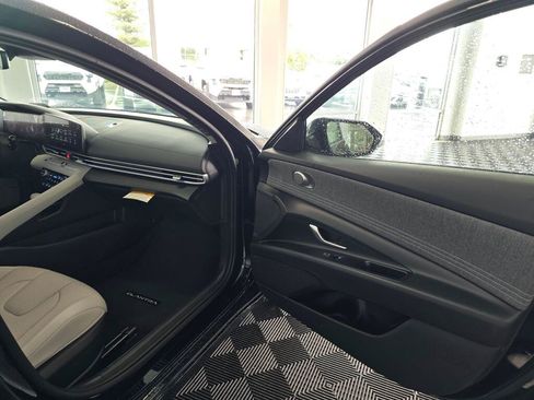 New 2026 Hyundai Elantra Limited FWD image 40