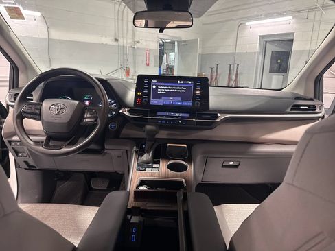 Used 2022 Toyota Sienna LE FWD image 33