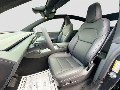 Used 2026 Tesla Model Y 2WD image 11