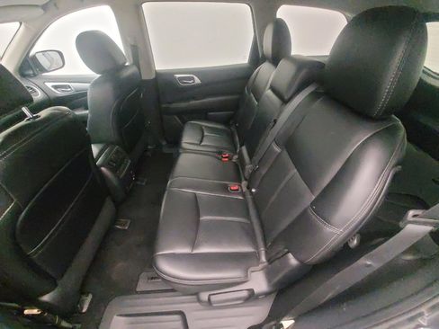 Used 2017 Nissan Pathfinder SL AWD/4WD image 18