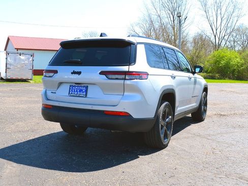 Used 2023 Jeep Grand Cherokee L Laredo AWD/4WD image 4