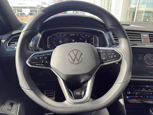Used 2022 Volkswagen Tiguan SEL R-Line image 12
