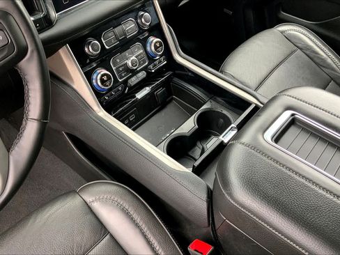 Used 2024 GMC Yukon XL Denali AWD/4WD image 17