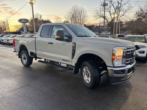 New 2026 Ford F350 XLT w/ FX4 Off-Road Package AWD/4WD image 3