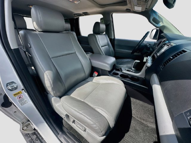Used 2017 Toyota Sequoia Limited AWD/4WD image 31