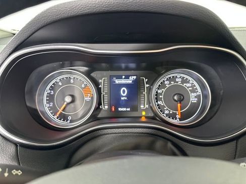 Used 2020 Jeep Cherokee Latitude Plus image 17