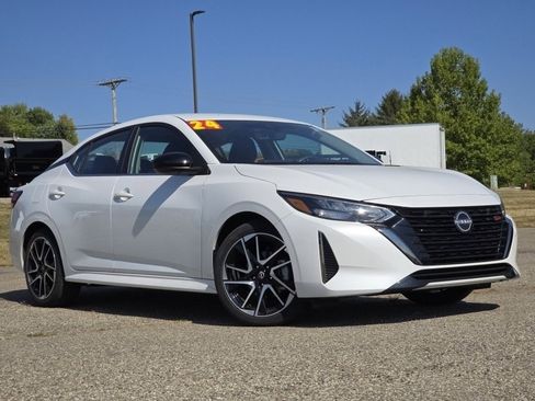 Used 2024 Nissan Sentra SR w/ Trunk Package image 2