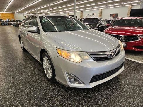 Used 2014 Toyota Camry XLE w/ Leather Package FWD image 3