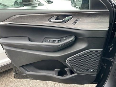 New 2024 Jeep Grand Cherokee L Limited w/ Luxury Tech Group II image 21