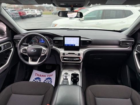 Certified 2024 Ford Explorer XLT image 4