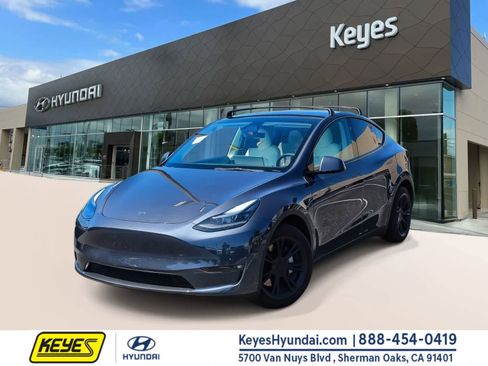 Used 2023 Tesla Model Y Long Range image 1