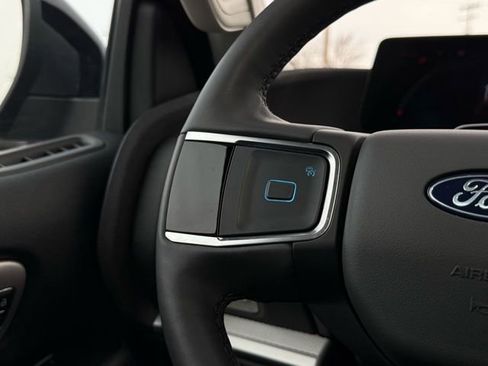 Used 2025 Ford Expedition Active image 11