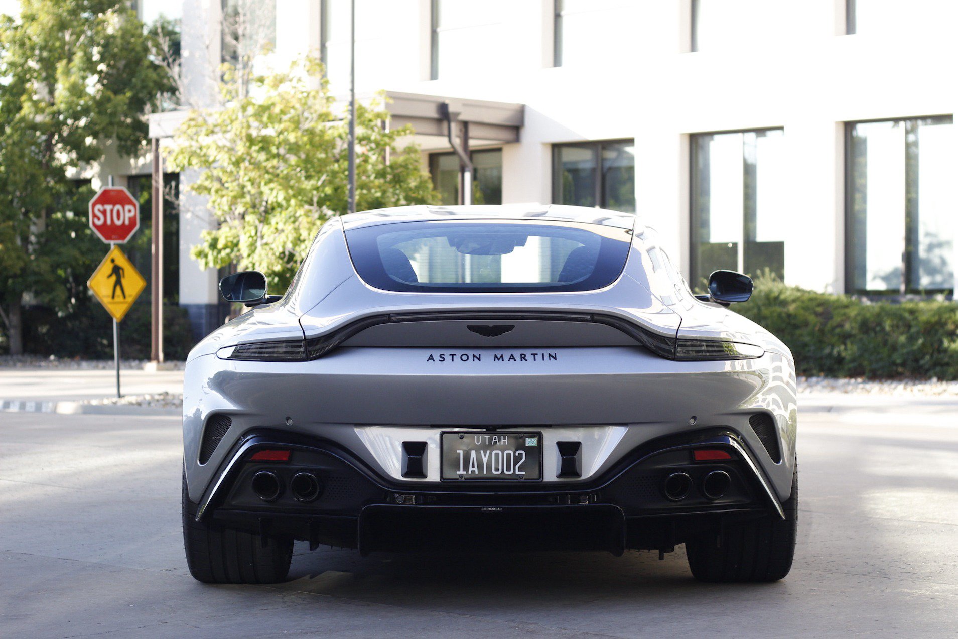 Used 2025 Aston Martin V8 Vantage Coupe RWD image 8