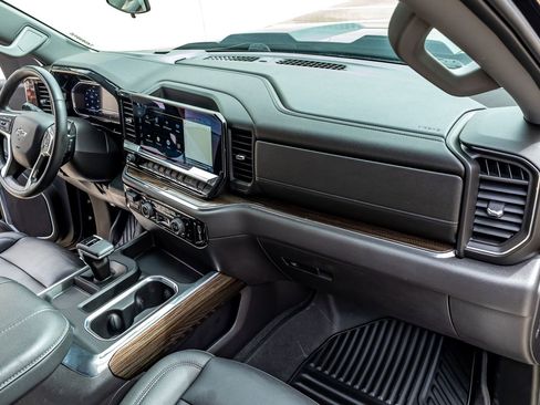 Used 2024 Chevrolet Silverado 1500 LT Trail Boss w/ Convenience Package II image 18