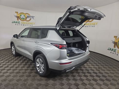 New 2026 Mitsubishi Outlander ES image 28