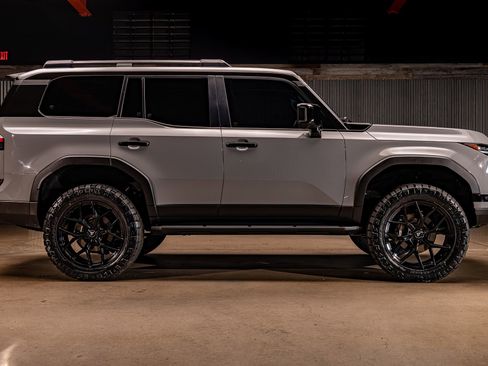 Used 2025 Lexus GX 550 550 Overtrail image 11