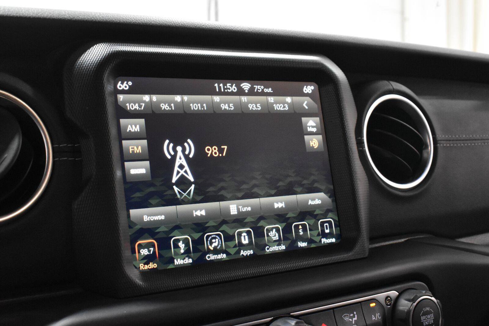 Used 2019 Jeep Wrangler Unlimited Sahara w/ Quick Order Package 24M Moab AWD/4WD image 12