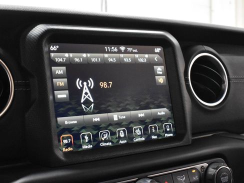 Used 2019 Jeep Wrangler Unlimited Sahara w/ Quick Order Package 24M Moab AWD/4WD image 12