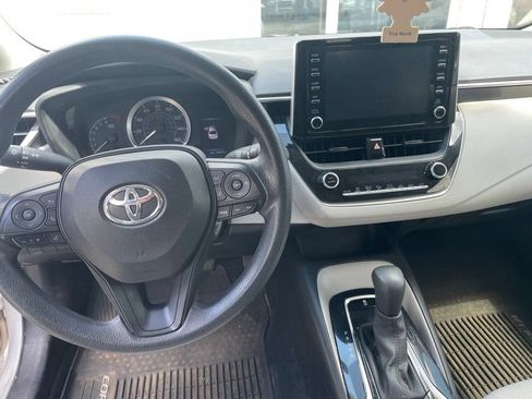 Used 2020 Toyota Corolla LE FWD image 9