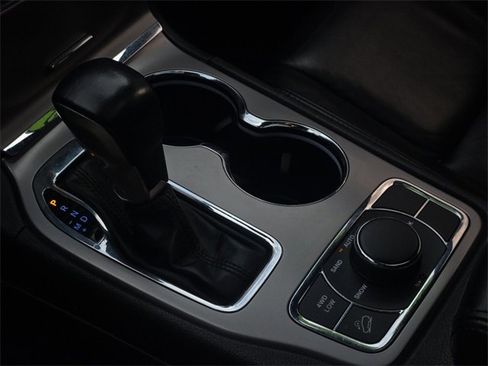 Used 2022 Jeep Grand Cherokee Limited image 23