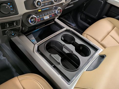 Used 2022 Ford F250 Lariat w/ Chrome Package image 14