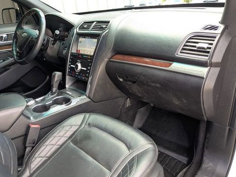 Used 2019 Ford Explorer Platinum AWD/4WD image 36