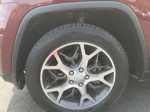 Used 2019 Jeep Grand Cherokee Limited w/ Luxury Group II AWD/4WD image 12